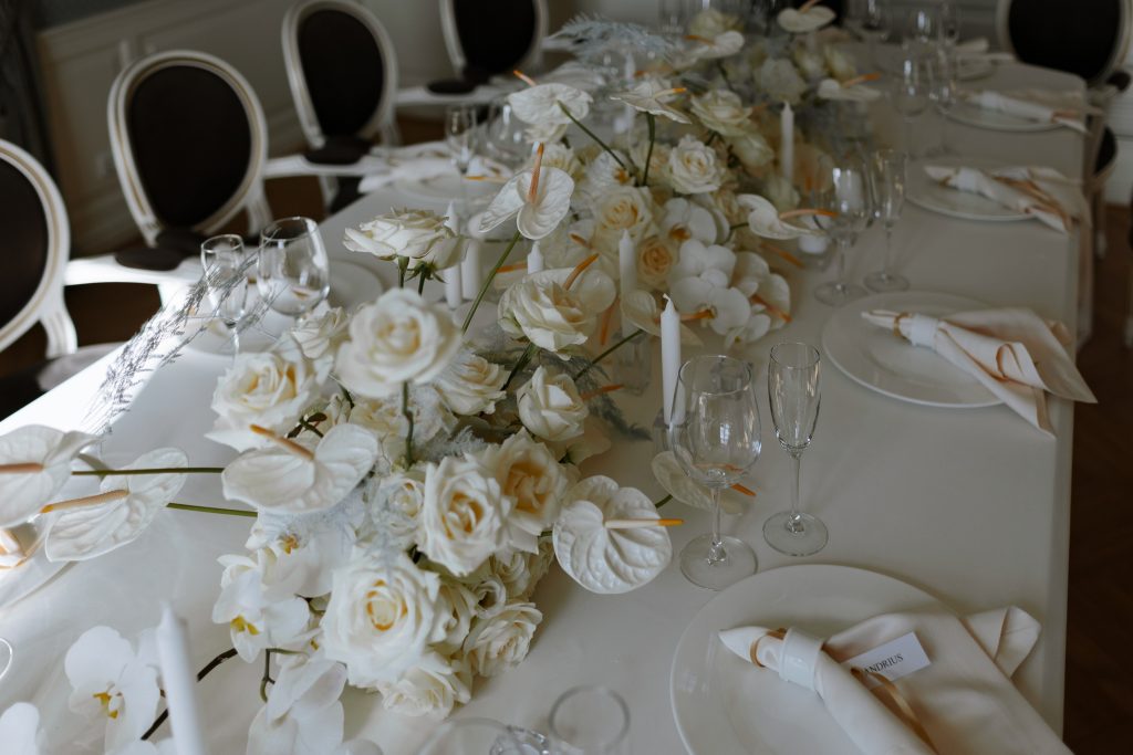 Vestuvių dekoratoriai. Gėlės vestuvėms. Baltos vestuvių gėlės.